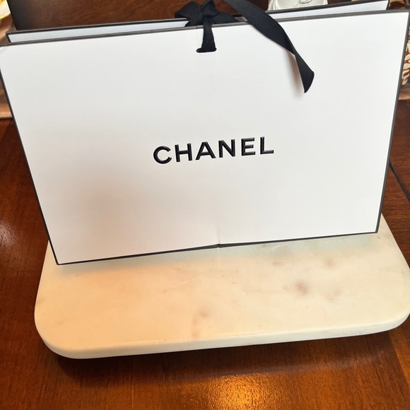 CHANEL Classic White and Black Gift Bag w/Red Camellia Flower -Ideal for Display - Picture 5 of 9